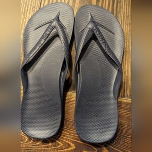 Archie's Flip Flops Size 9